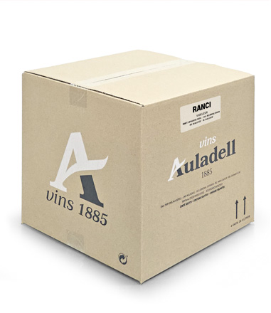 Caixa amb 4 bidons de 5 litres de vi de licor ranci