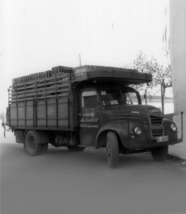 Vehicle de distribució de Vinos Auladell l'any 1958